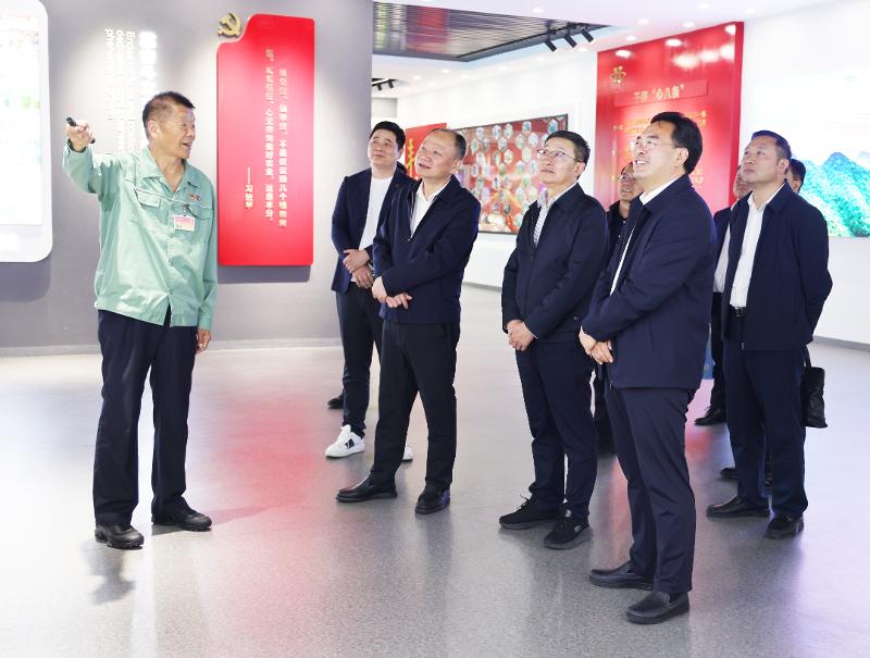 周鴻率隊赴河南心連心集團及新鄉縣考察調研