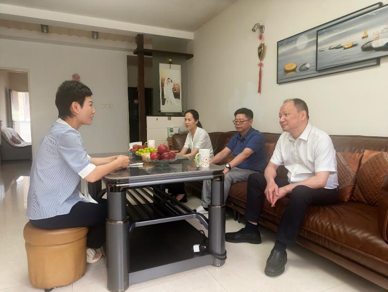 周鴻對新提拔下級“一把手”開展廉潔家訪