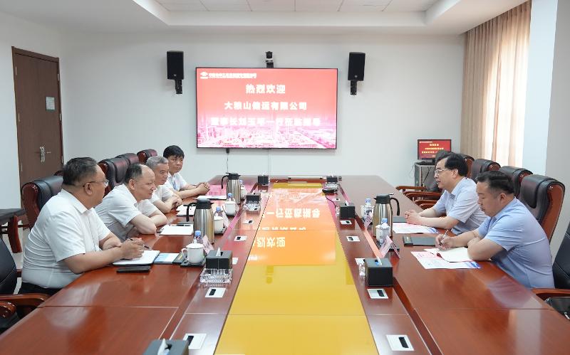周鴻與山西大糧山儲運公司董事長劉玉平舉行會談