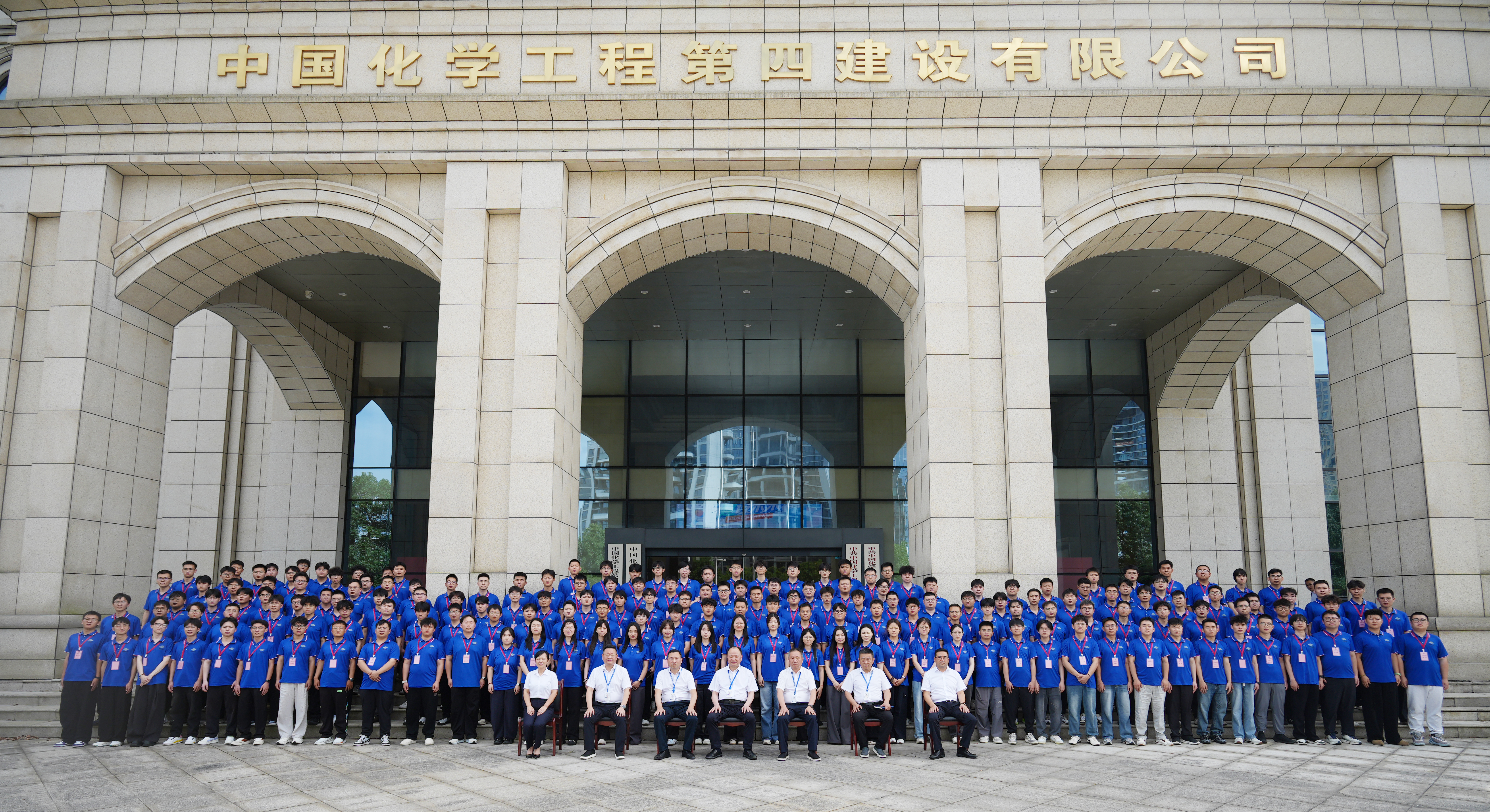 公司領導與新員工大合影.JPG