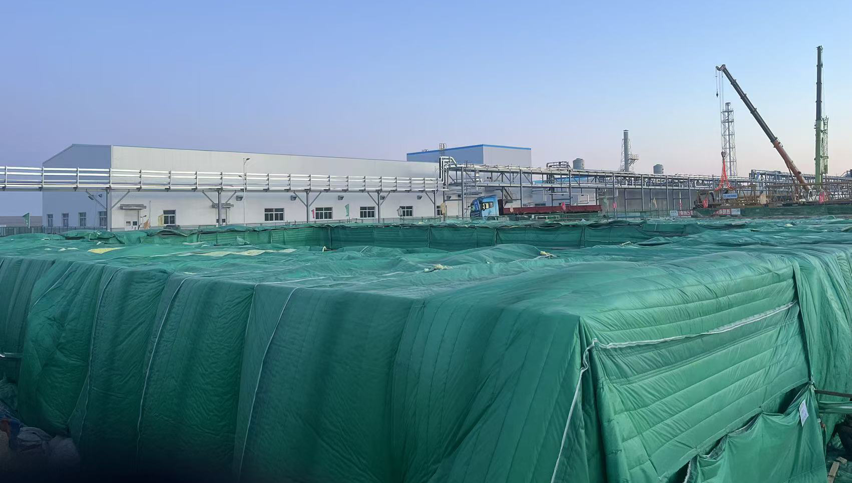 23.2.3故事里的四化建①丨他們用棉被在雪原鋪出了一條綠色之路.jpg