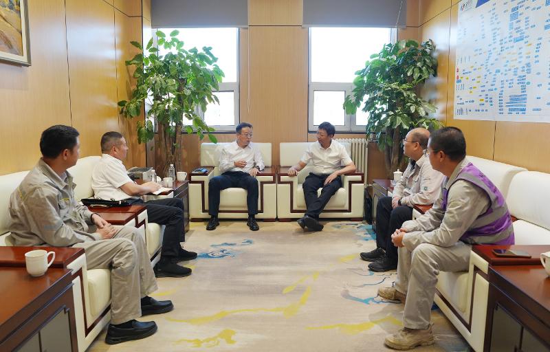 唐文方與陜煤集團榆林化學總經理段立波舉行會談