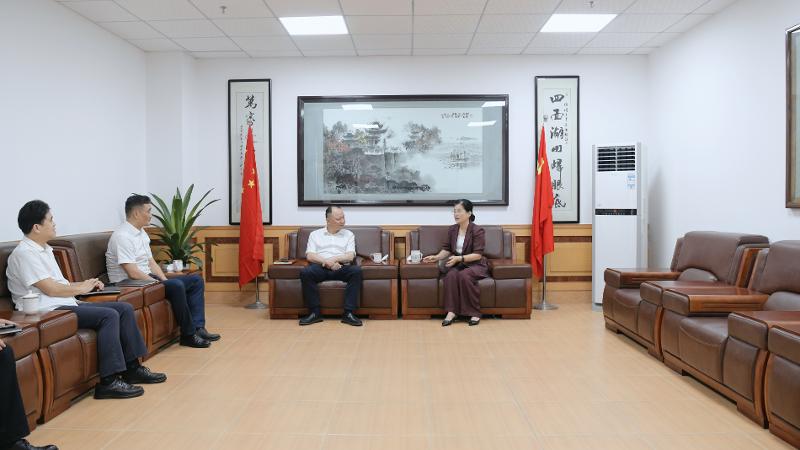 法企聯動聚合力  合規賦能促發展——周鴻代表走進岳陽中院共商依法治企良策